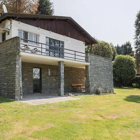 Garden And Lake View *